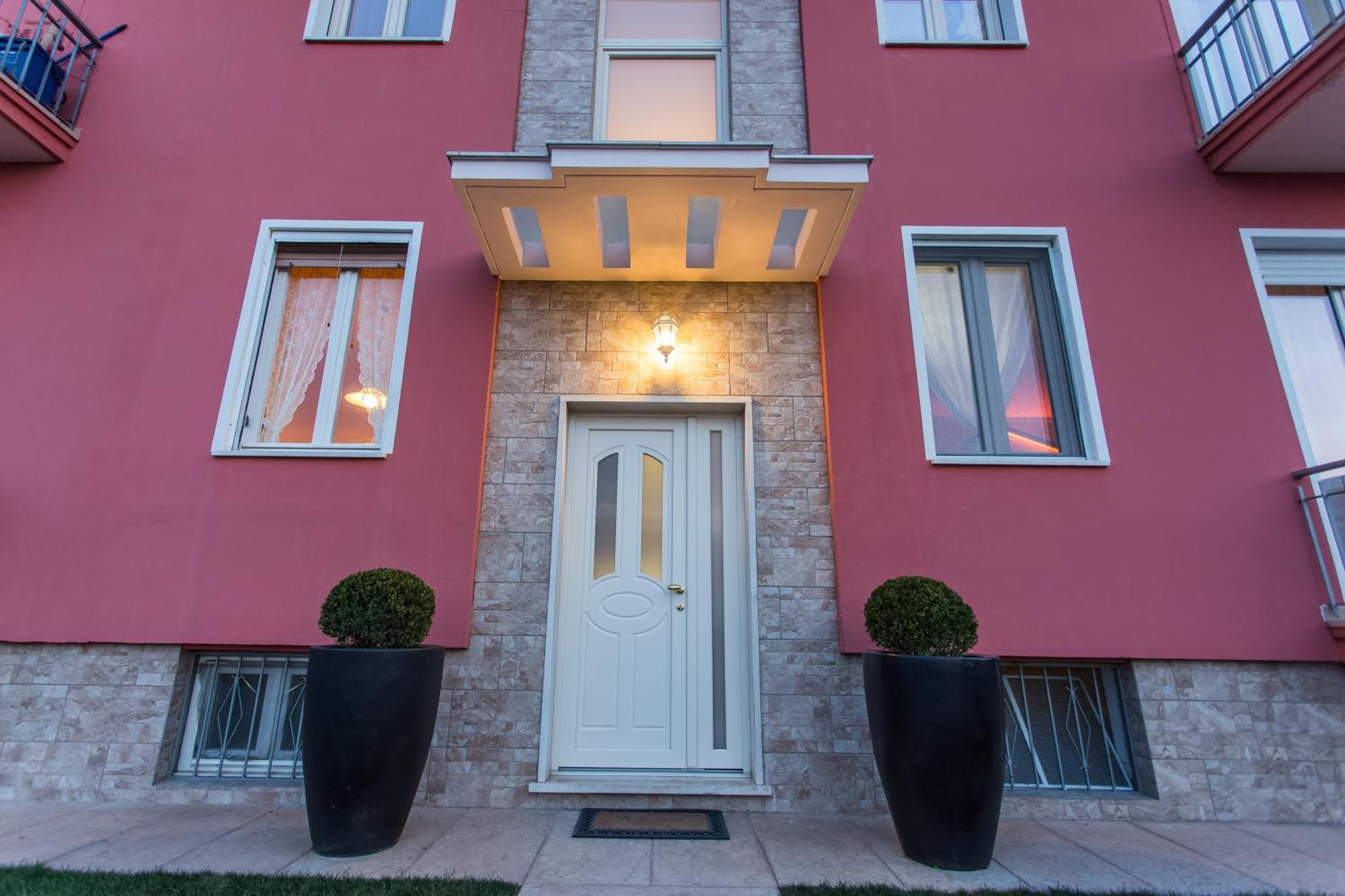 Lm House Apartment Lonato Exterior photo